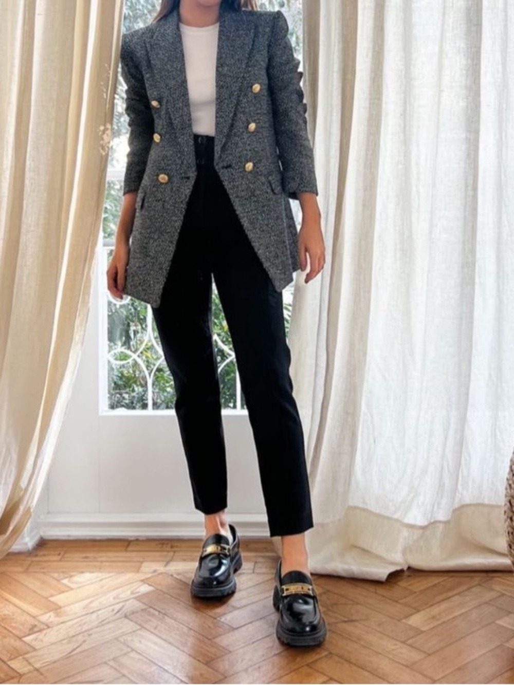 ZARA Bloggers Textured Tweed Double-Breasted Blazer with Gold Buttons - Picture 4 of 14